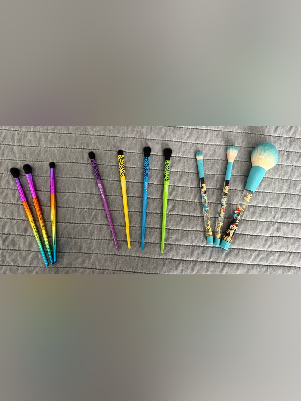 (10) Makeup brushes